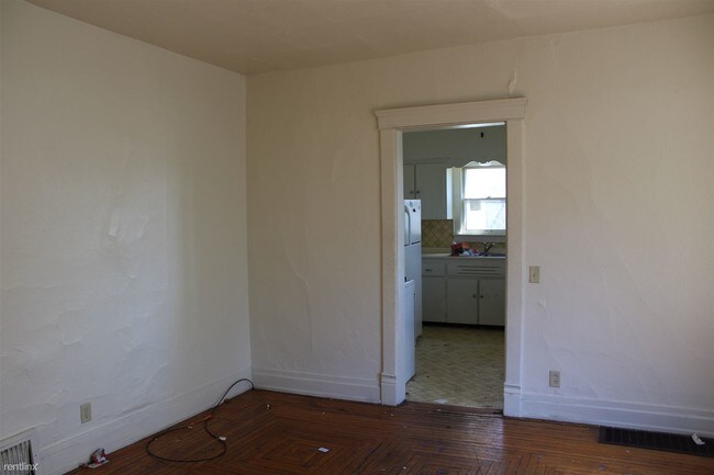 Foto del edificio - 2 br, 1 bath Duplex - 1408 Douglas Ave Apt 1