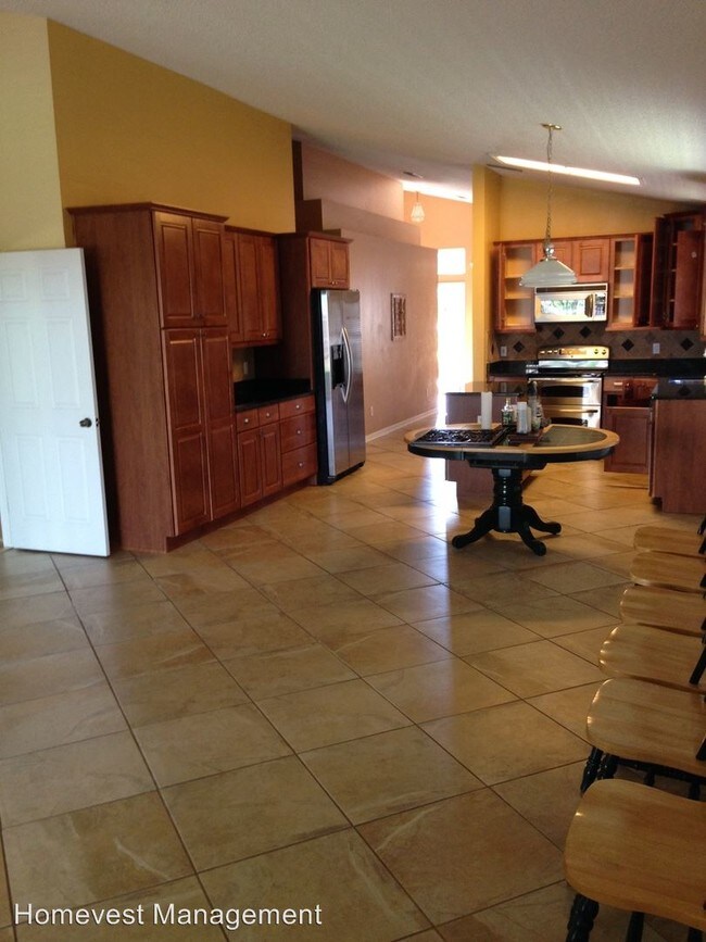 Building Photo - 13527 Emeraldview Dr