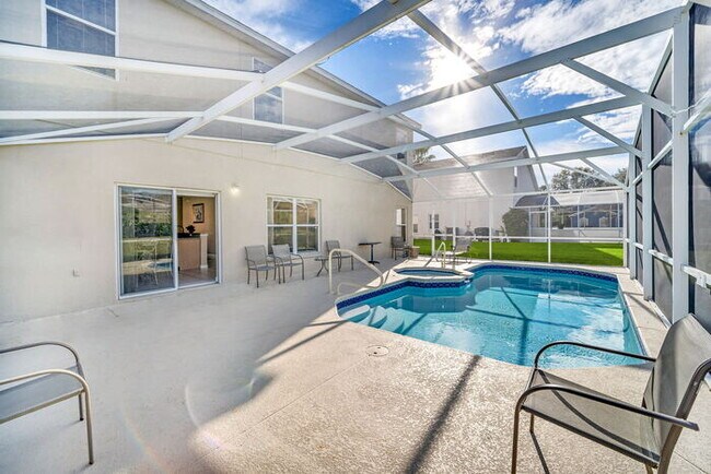 Building Photo - Partially Furnished 6 bedroom/5 Bath home