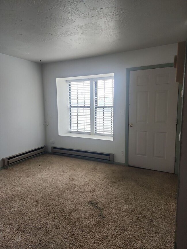 Building Photo - 171 College Way