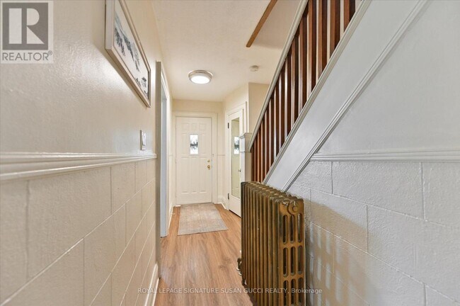 Building Photo - 31 Lesmount Ave