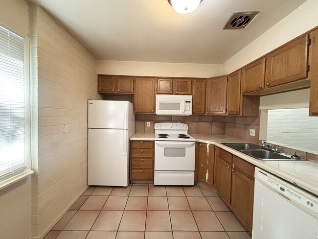 Foto del edificio - 599 Darwin St