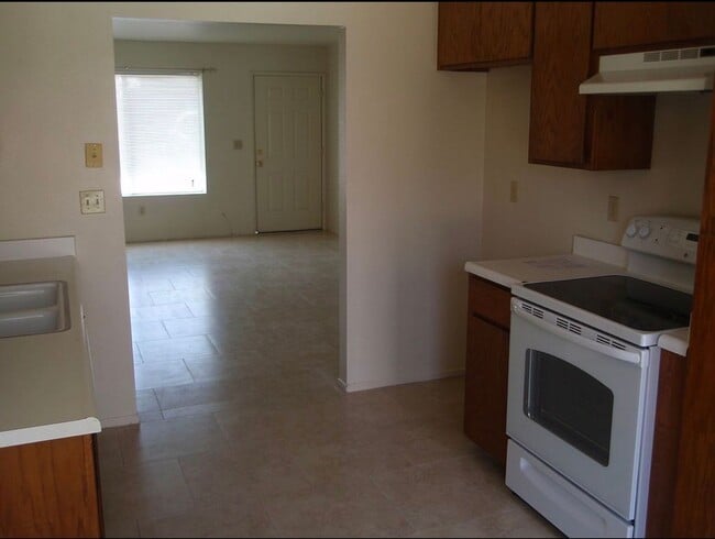 Building Photo - 9515