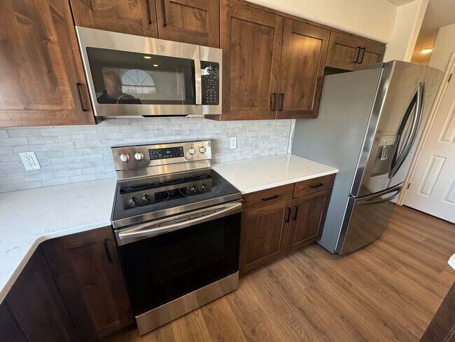 Foto del edificio - PRICE REDUCED!!  Beautiful updated Millcre...
