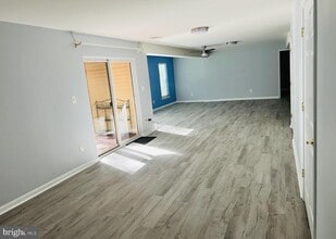 Building Photo - 10581 Pineview Rd