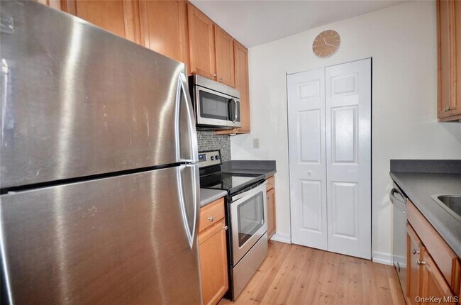 Foto del edificio - 99 Richmond Blvd