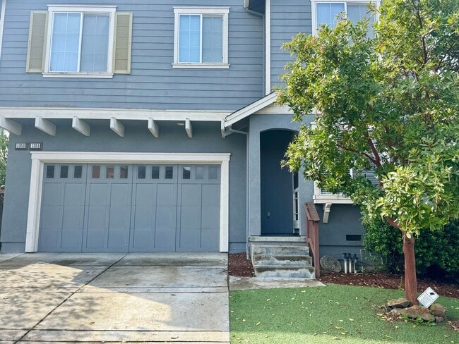 Building Photo - Charming Studio with AC and Secure Mailbox!