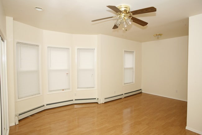 Building Photo - 429 18th Ave