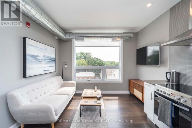 Photo du bâtiment - 150 Greenfield Ave