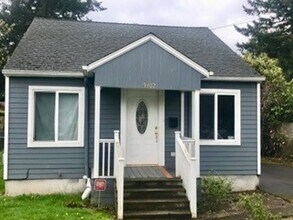 Building Photo - 5302 SE Flavel St