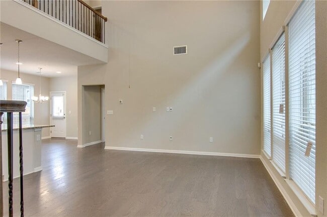 Foto del edificio - 3240 E Whitestone Blvd