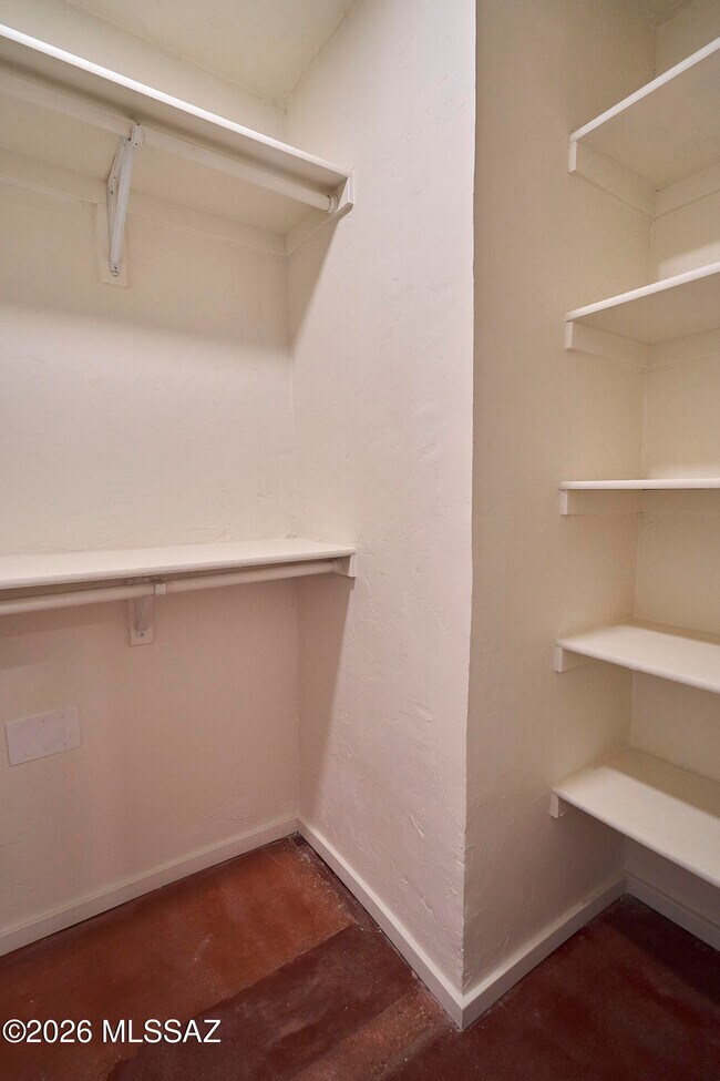 Foto del edificio - 2542 E Seneca St