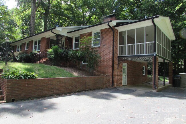 Building Photo - 501 Dunham Rd