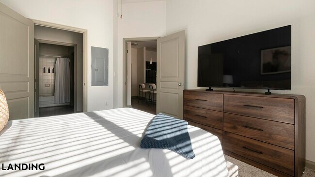 Building Photo - 10051 Perimeter Station Dr