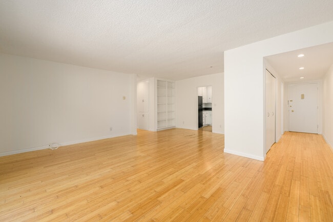 Building Photo - 2803 Arizona Ave