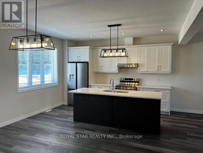 Building Photo - 2529-2529 Meadowlands Way
