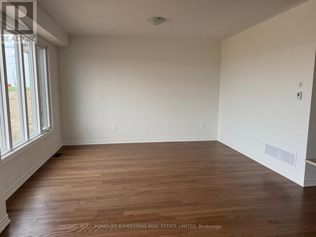 Photo du bâtiment - 1583 Savoline Blvd