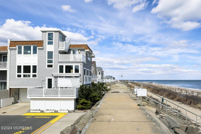 Foto del edificio - 25 Village Rd