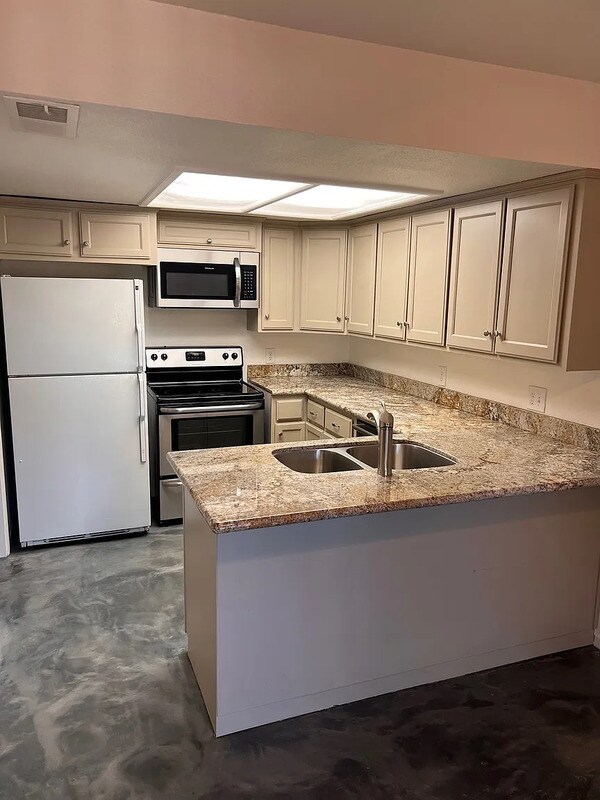 Foto del edificio - 4755 N Cedar Ave