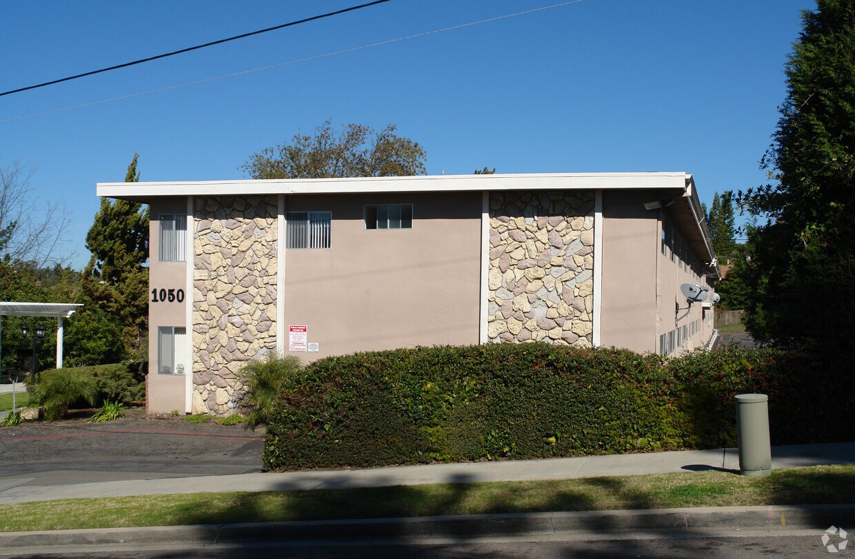 Building Photo - Meadowlake View Apartments