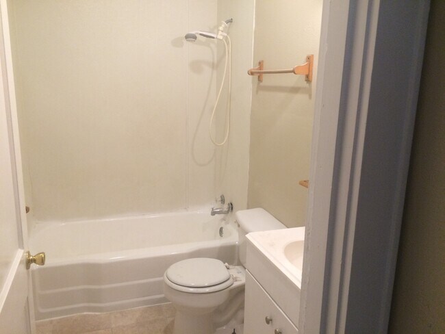 Foto del edificio - 216 Moreland Dr