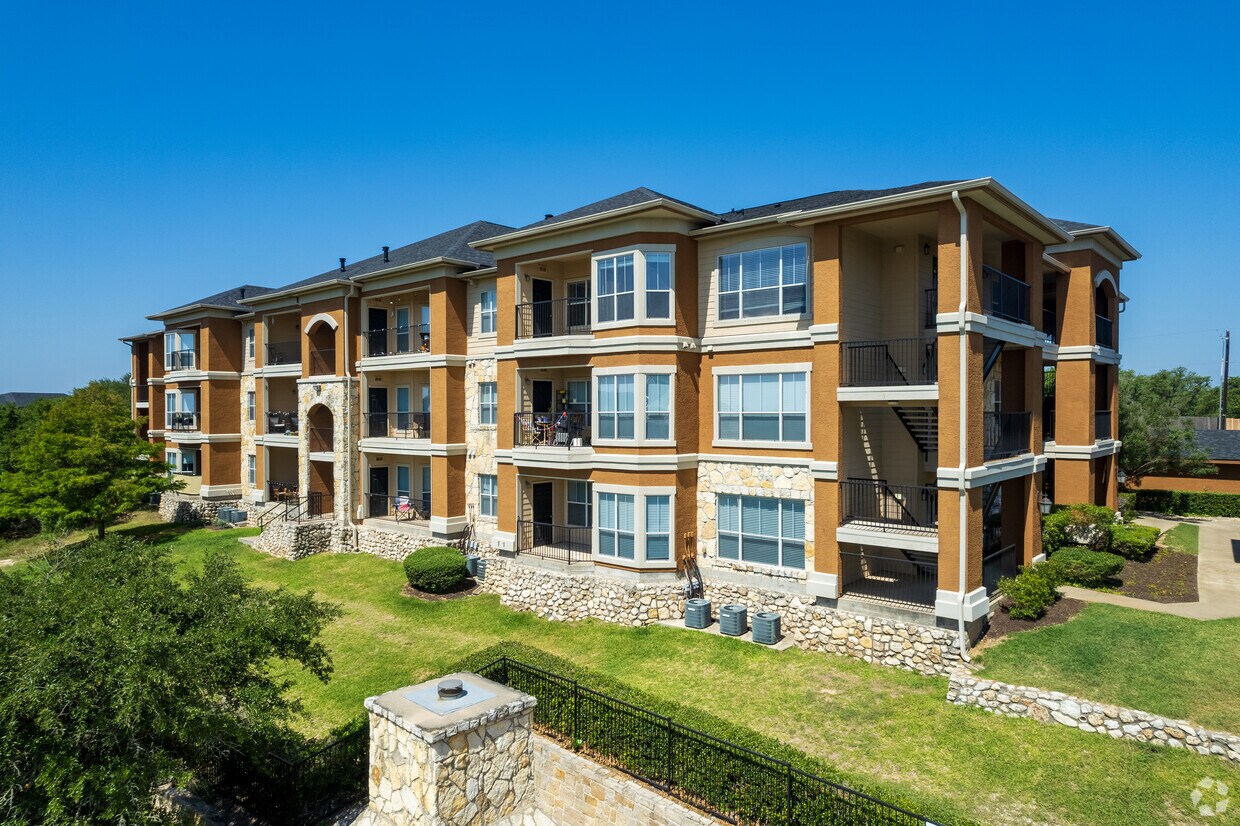 8818 Travis Hills Dr, Austin, TX 78735