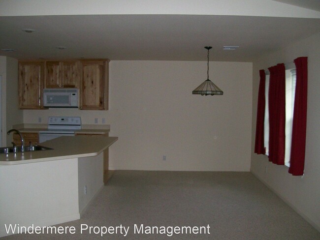 Building Photo - 3 br, 2 bath House - 716 SE Songbird Ln
