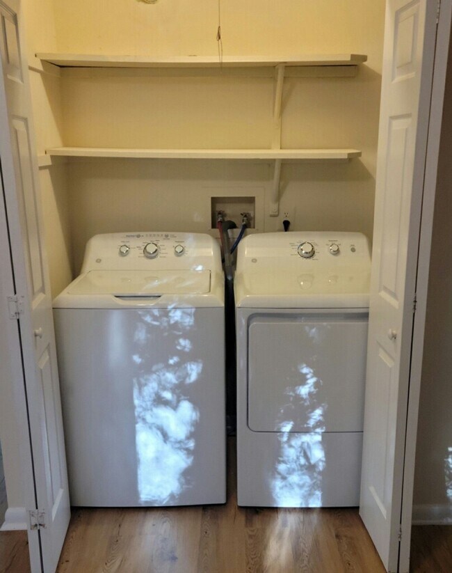 Lavadora/secadora de tamaño completo - 2651 Gatewood Cir