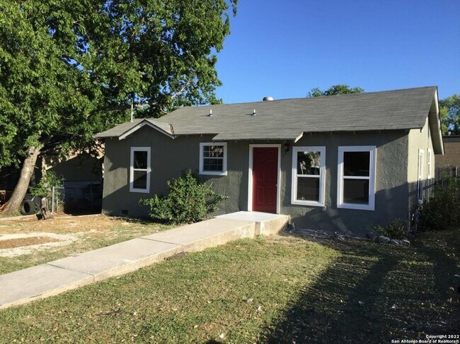 Building Photo - 710 Poinsettia-