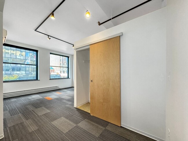 Interior Photo - The Des Moines Building