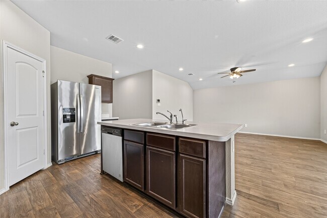 Foto del edificio - 21501 Rustic Elm Dr