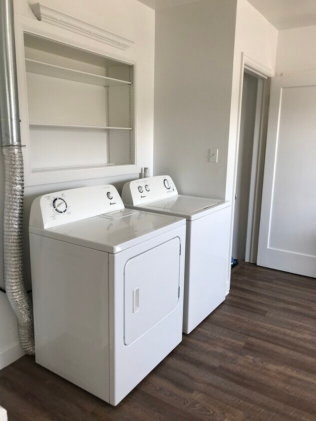 Foto principal - 408 E Terry St