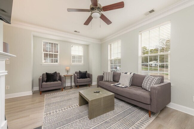 Foto del edificio - 21241 Pine St