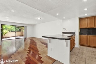 Building Photo - 9946 Scripps Westview Way