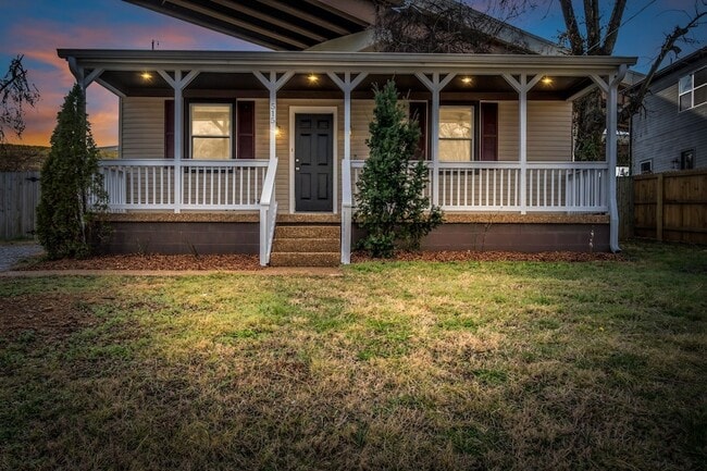 Photo - 515 Hemstead St House