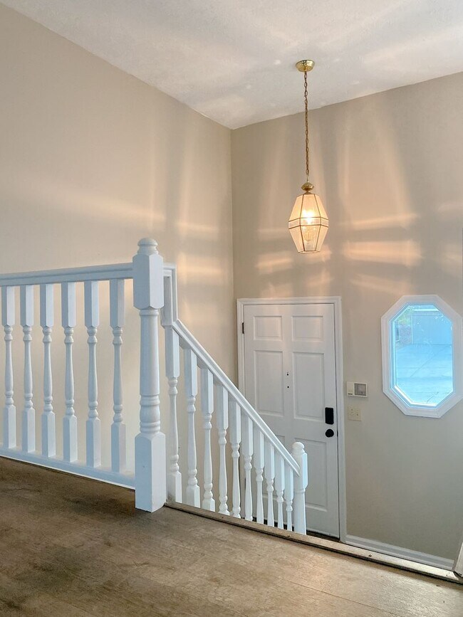 Foto del edificio - BOTM! NW 3 bed 2 bath 2 car garage $1895
