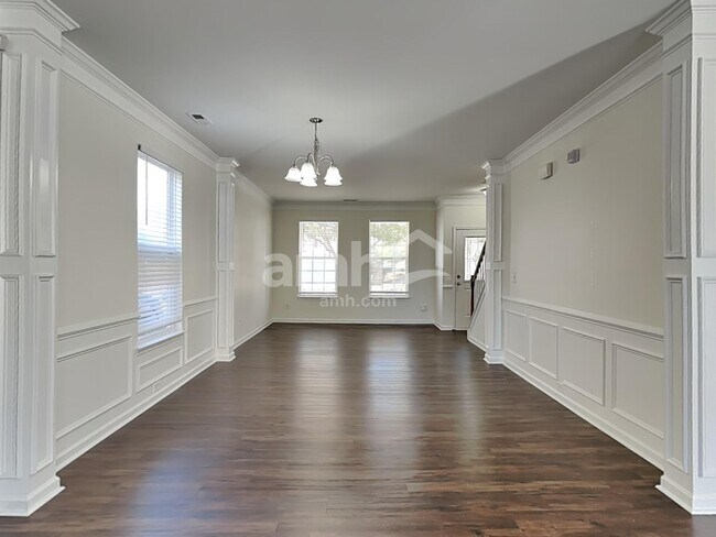 Foto del edificio - 5006 Lazy Day Ln