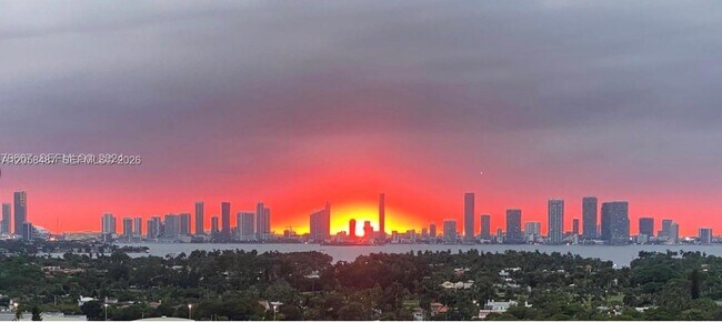 Foto del edificio - 2555 Collins Ave