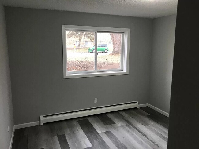 Building Photo - 1659 Newport 4-Plex