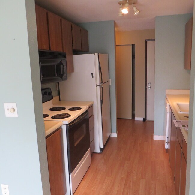 Building Photo - 2020 Grant Ave S