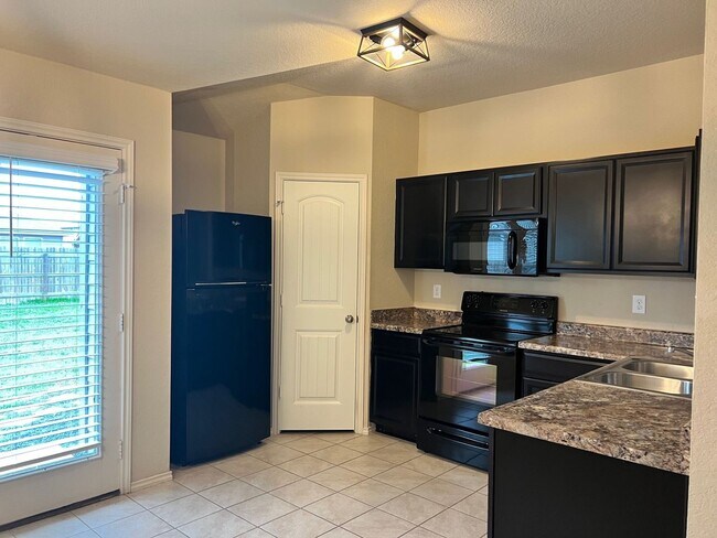 Building Photo - Great Home In The Meadows