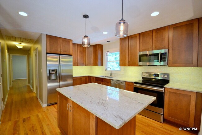 Foto del edificio - 17 Laurel Park Dr
