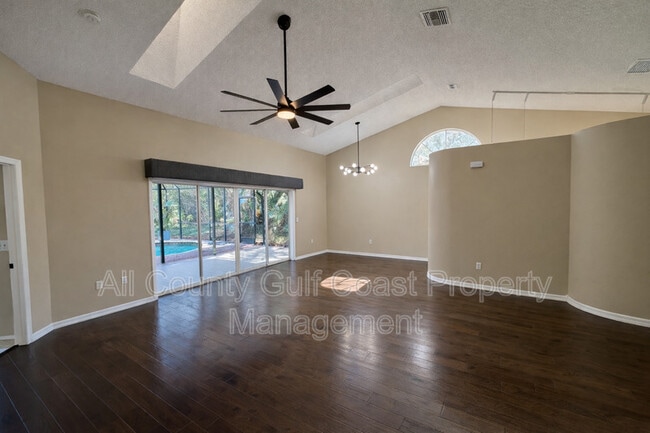 Foto del edificio - 4935 82nd Pl E