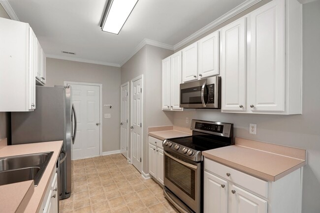 Building Photo - Spacious NW Raleigh Home with Fenced Yard