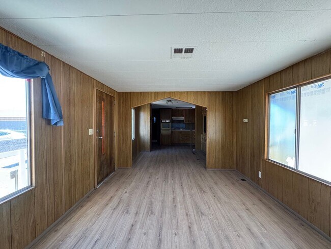 Foto del edificio - 384 Moser Ave