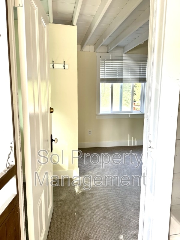 Foto del edificio - 9525 Brookside Ave