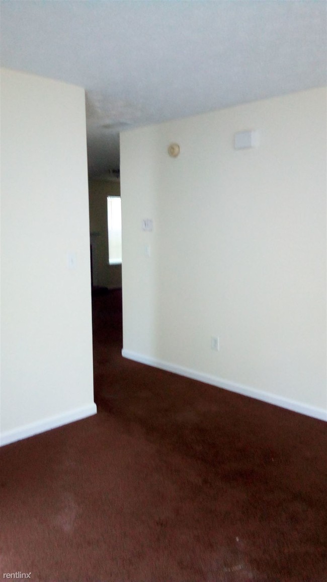 Building Photo - 3 br, 2.5 bath House - 6465 Drake Mnr