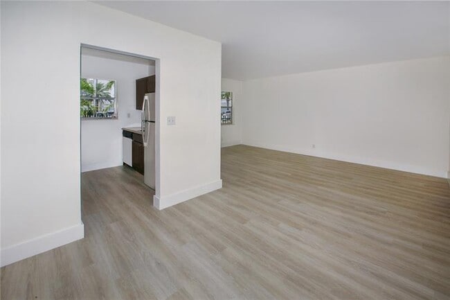 Building Photo - 512 Bayshore Dr