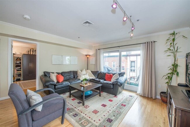 Building Photo - 1201 Willow Ave