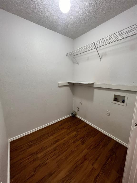 Foto del edificio - 5411 Spring Meadow Rd